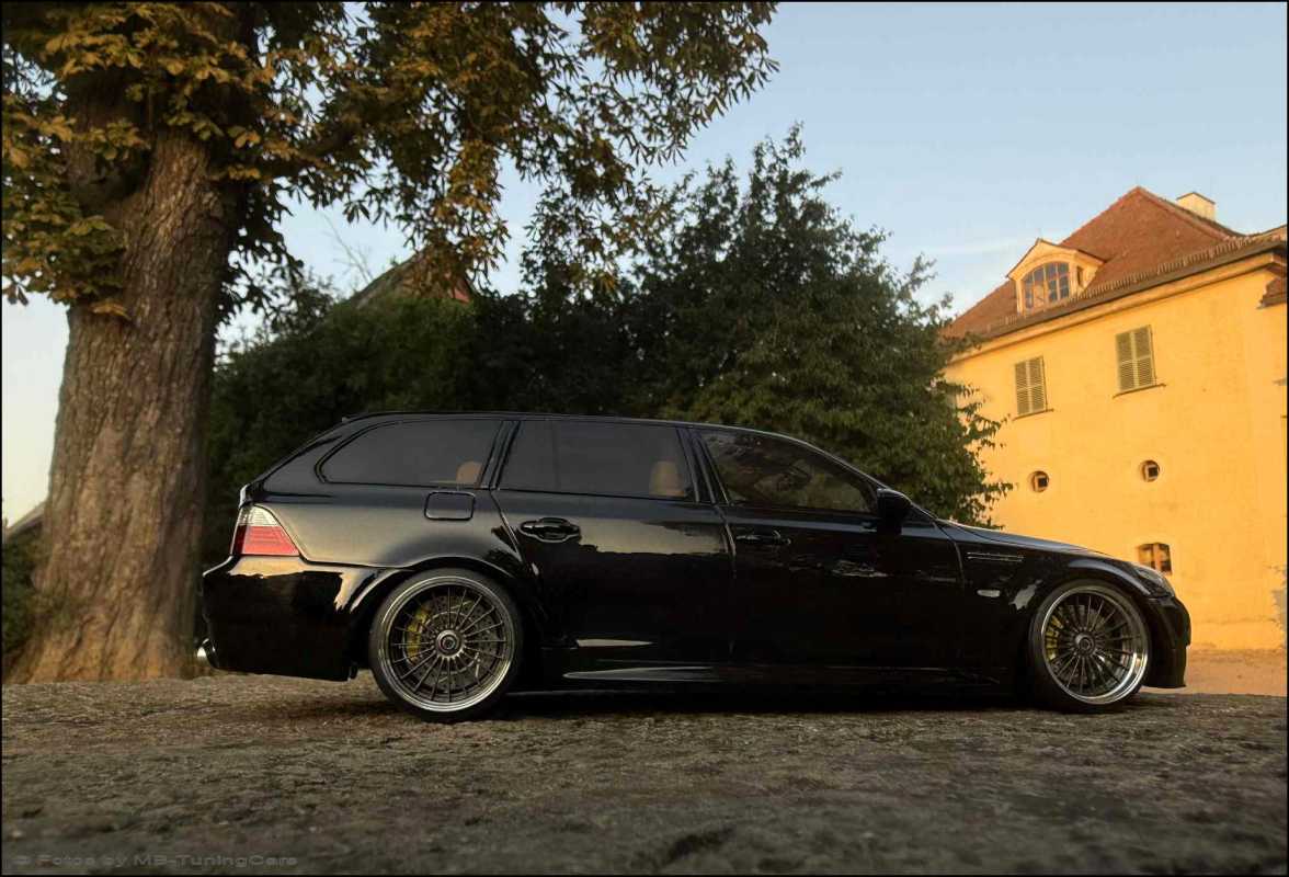 1:18 BMW M5 E61 Touring Schwarz Metallic Edition mit OVP